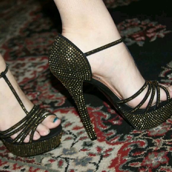 ⚠️⚠️SOLD ⚠️⚠️ Rhinestone Steve Madden Heels! 🍒 - Picture 4 of 4