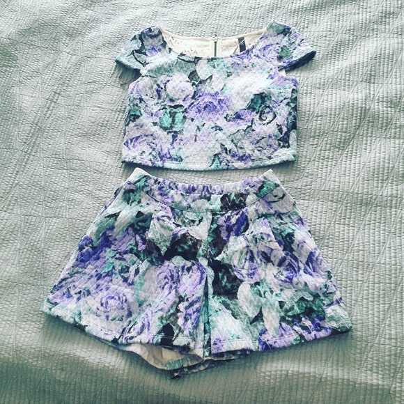 Two piece Jessica Simpson Set - Picture 2 of 3