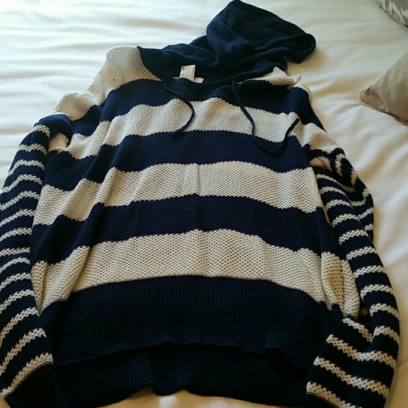 SOLD Lightweight hooded sweater