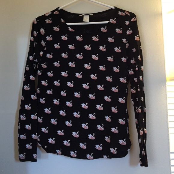 Fun quirky H&M swan print tee