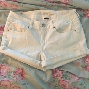 White American Eagle shorts