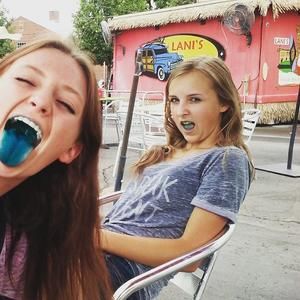 Meet your Posher, Estelle