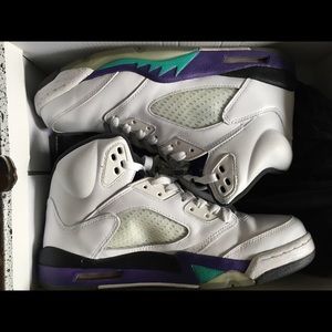 Air Jordan retro 5 Grape sz 10