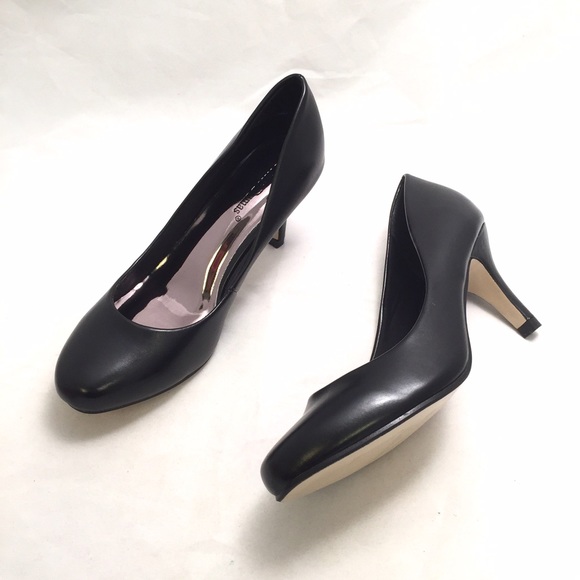Pierre Dumas Black Round Toe Pumps Work Heels - Picture 2 of 3