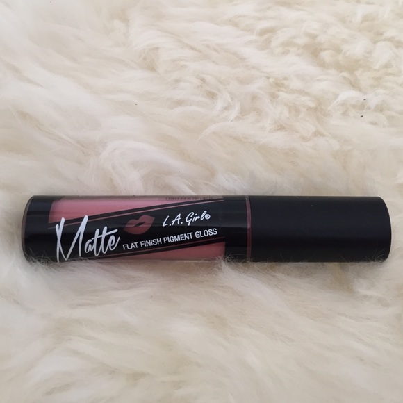 Matte flat pigment gloss pinky nude
