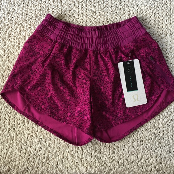 Lululemon Tracker Short III, size 6.