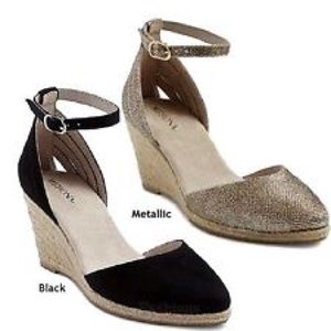 Fit 11W/12 Merona Silver Wedges