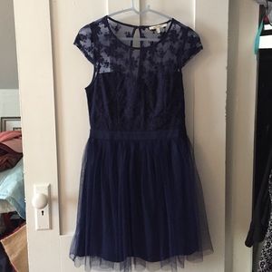 Adorable navy blue, tulle cocktail dress!