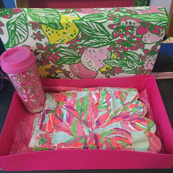 🌷Lilly Pulitzer Scalloped Shorts (+ Cup and Box!) - Picture 1 of 4