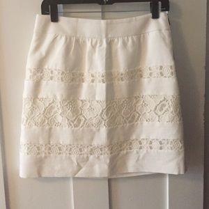 Cute white skirt!