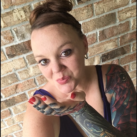 Meet your Posher, Tiffany - Picture 1 of 1