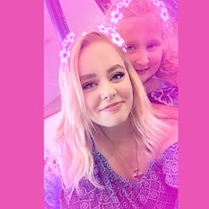 Meet your Posher, Becca