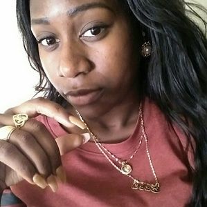 Meet your Posher, Ebbi