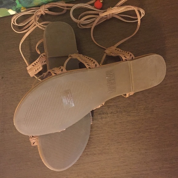 πHPπ MIA Pom Pom Baha Flat Braided Sandals 9.5 - Picture 4 of 4