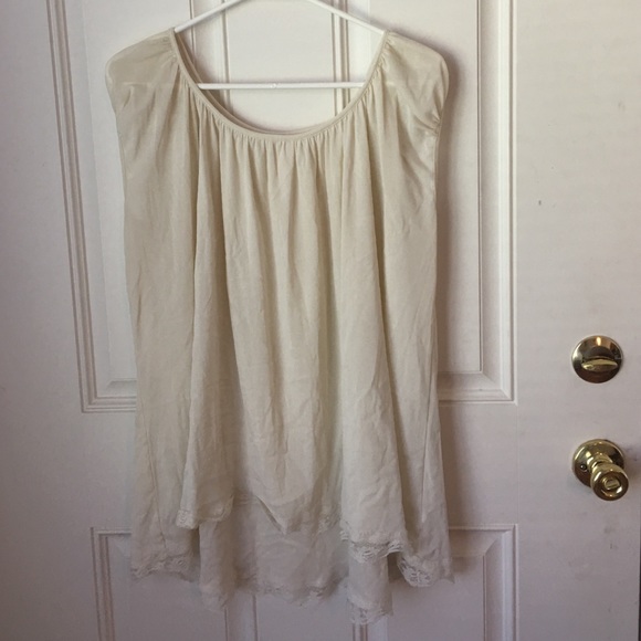 Xhilaration cream sleep shirt medium M