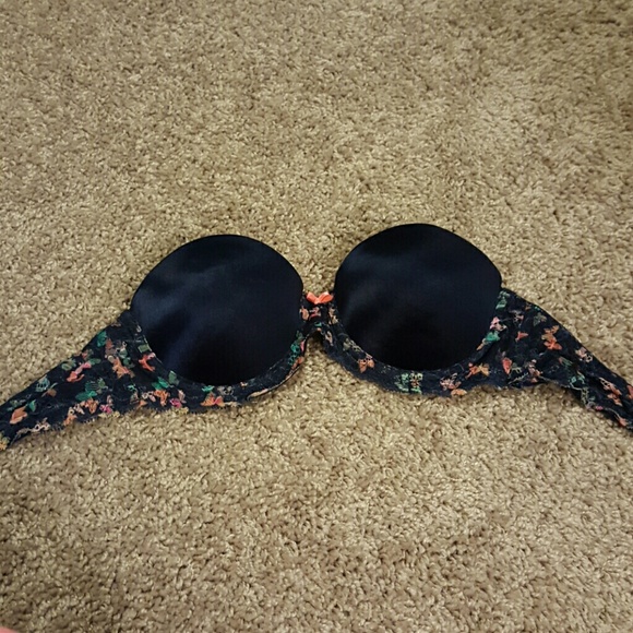 VS Strapless Bra