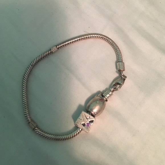 Pandora bracelet with two charms 💗