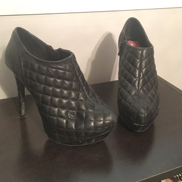 Black bootie pumps