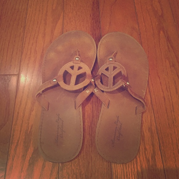 Size 7 American Eagle peace sign flip flops