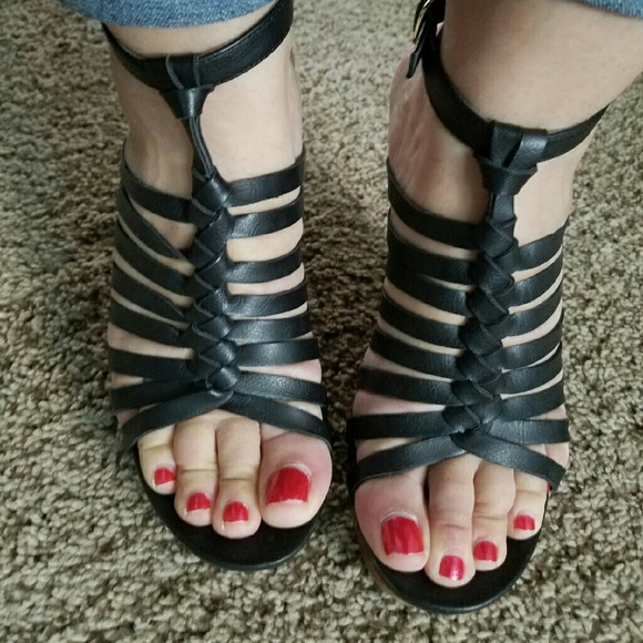 Black wedges