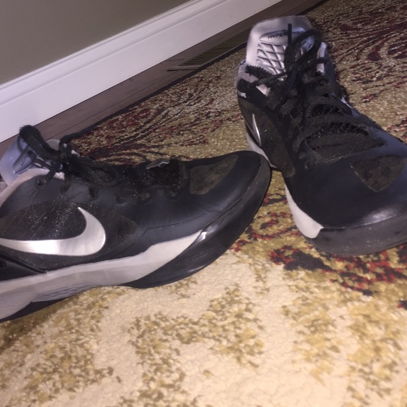 NIKE VOLLEYBALL SHOES