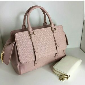 Meet your Posher, Monica