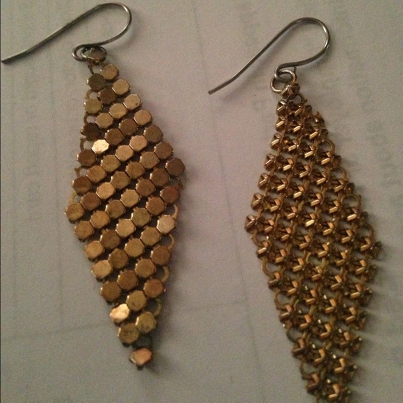 Gold colored mesh earrings - Picture 1 of 1