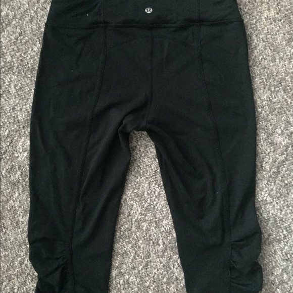 Great condition Lululemon crops - Picture 3 of 4