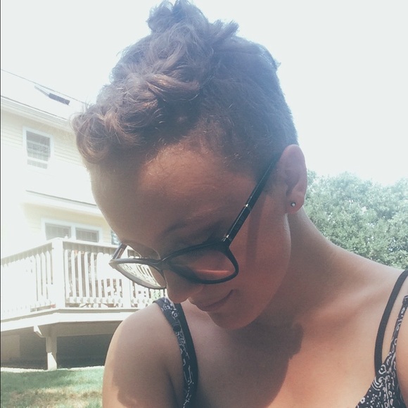 Meet your Posher, Caelie - Picture 1 of 1