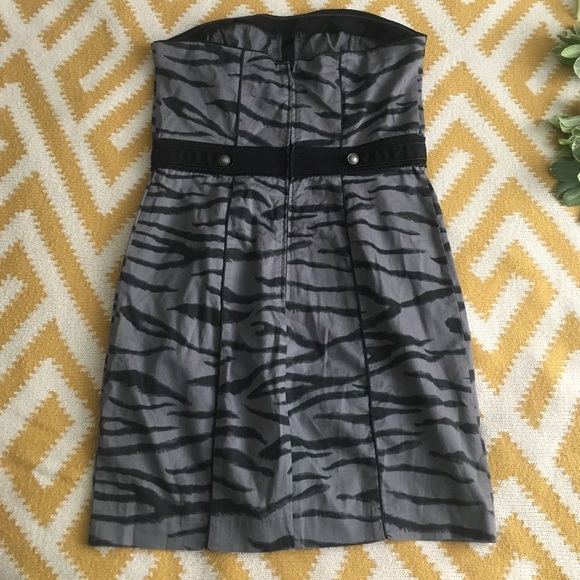 H&M strapless zebra print dress with metal buttons - Picture 2 of 3