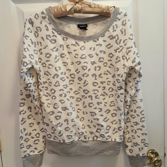 Leopard print sweat shirt