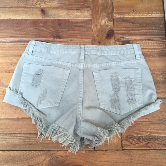 🏴• SALE/Last • Dusty Grey Distressed Shorts - Picture 2 of 4