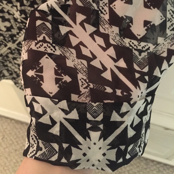 Sheet Aztec blouse NWT - Picture 2 of 4