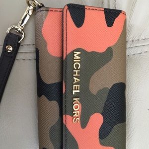 Michael Kors iPhone SE Case/Wallet