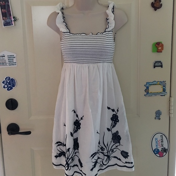 Medium Charlotte Russe navy and white dress