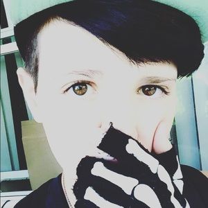 Meet your Posher, Kenzie