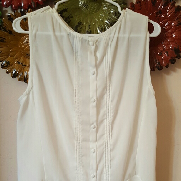 Back button up blouse - Picture 2 of 4