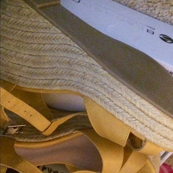 MUDD😀 Sandals EUC - Picture 3 of 3