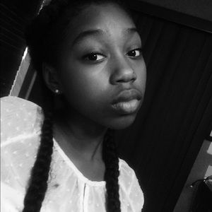 Meet your Posher, Amelia