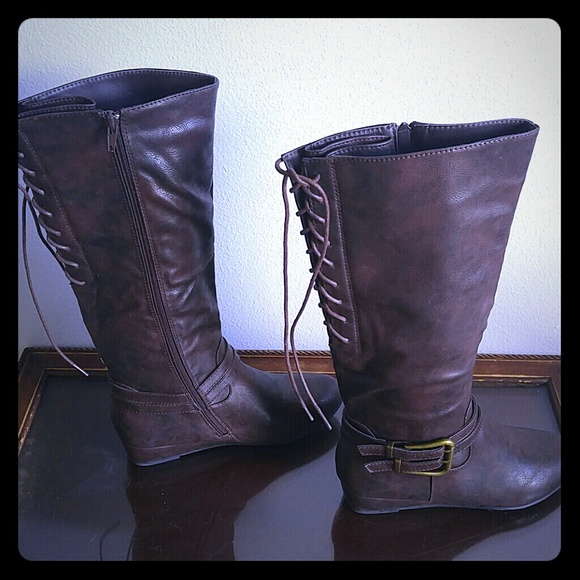 *Final price*Kisses "Too Spoof" Brown laceup  boot