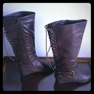 *Final price*Kisses "Too Spoof" Brown laceup  boot