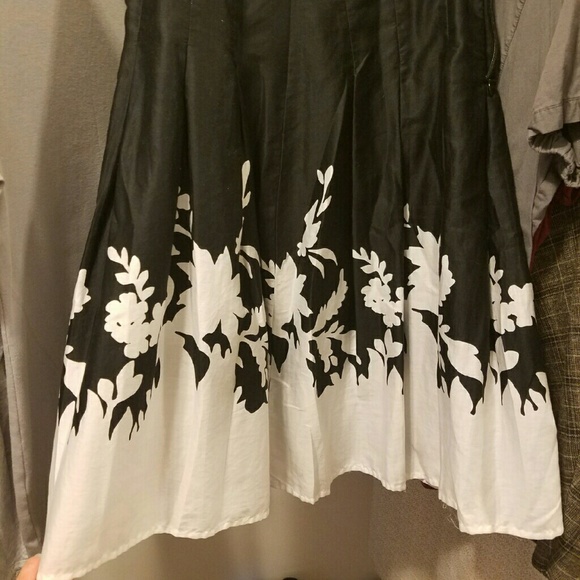 Black & White Skirt, size 10