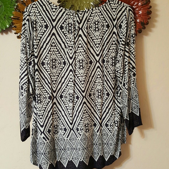 Soft 3/4 length sleeve blouse - Picture 2 of 2