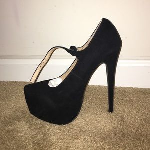 Charles Albert high pumps