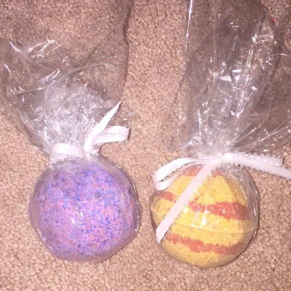Two bath bombs brand new