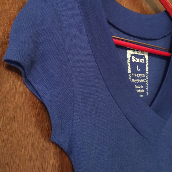 Blue Sweater juniors size large *like new - Picture 2 of 4