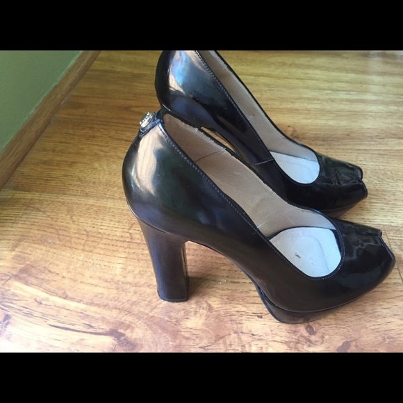 Michael kors black patent leather pump