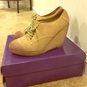 Wedge tan shoes