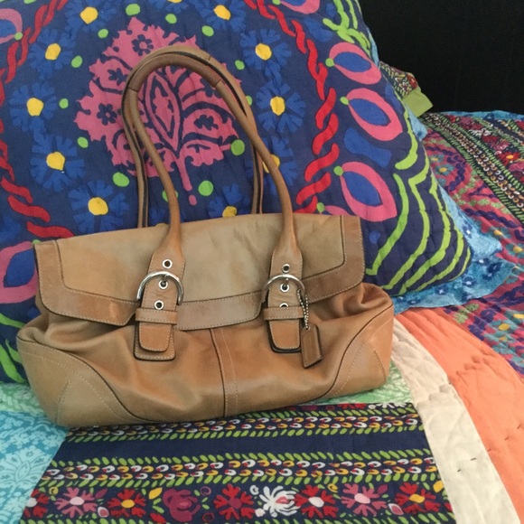 AUTHENTIC Coach Hamptons Satchel