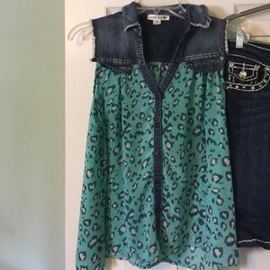 Perfect Flowy Jean Top!